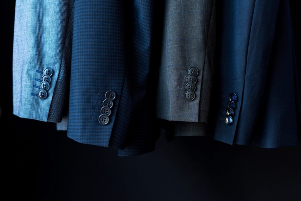 close-up-view-of-fashionable-suit-jackets-in-boutique-e1618923861665.jpg